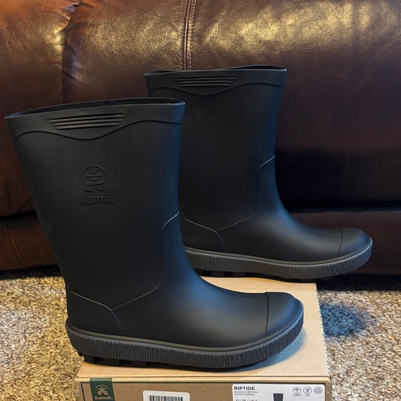 New Kamik Riptide Black Boots Boys Youth 6 Waterproof Rain Snow - Picture 1 of 6